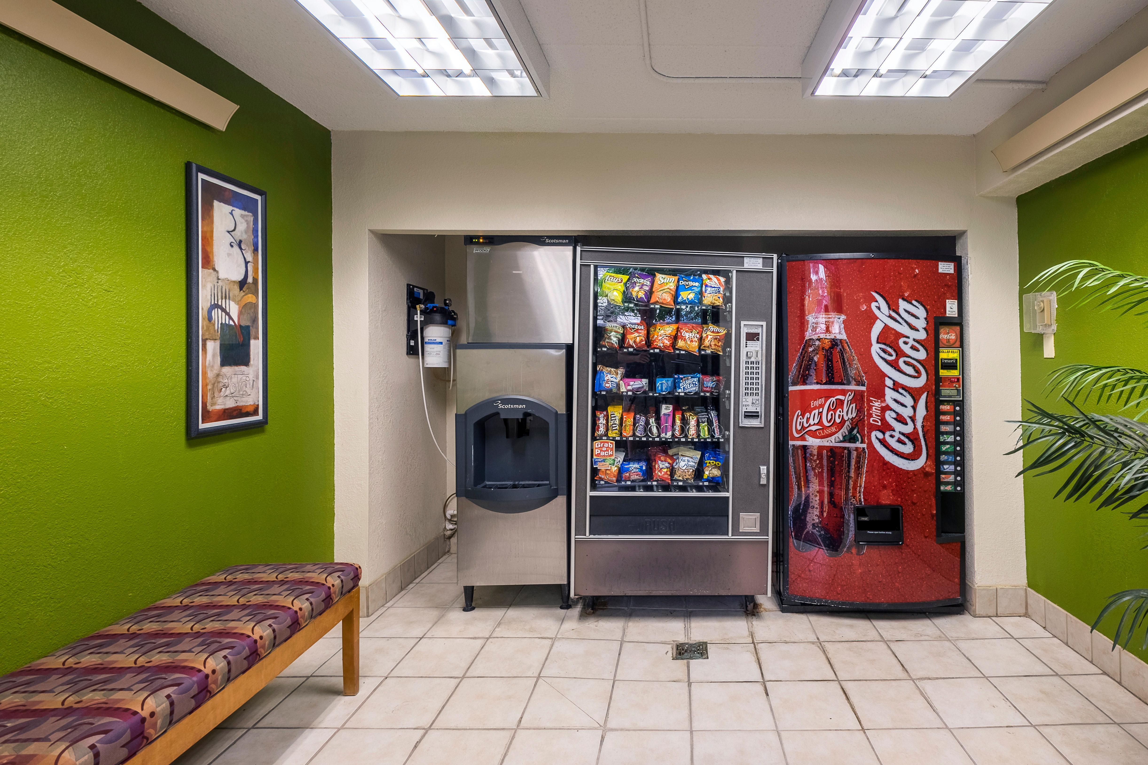Red Roof Inn Plus+ West Springfield Ngoại thất bức ảnh